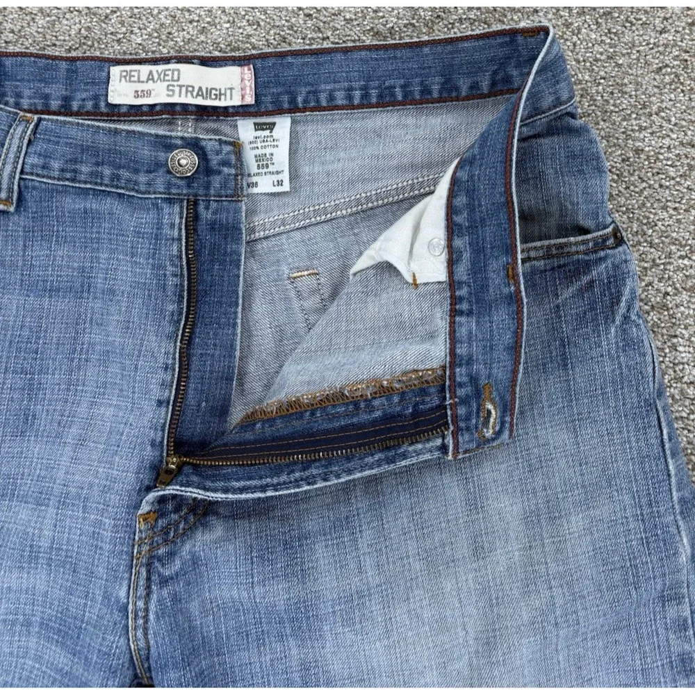 Vintage Levis 559 Jeans Mens 36x32 Blue Relaxed Straight Workworn Light Wash Y2K